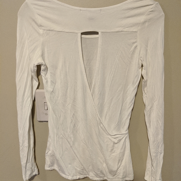 🌈10/$15🌈Gorgeous cutout white top - Picture 2 of 7
